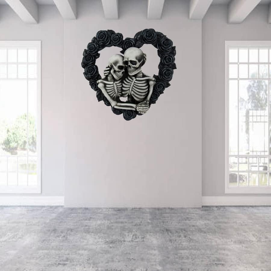DWK - אהבתנו היא נצחית - אוהבי השלד הגותיים היפים מחובקים על פסל קיר ורד שחור פסול קיר רומנטי גותי