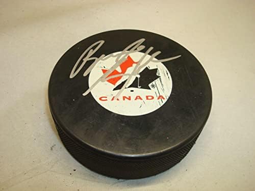 בריאן אנגבלום חתם על קבוצת הוקי קנדה עם חתימה של 1ב