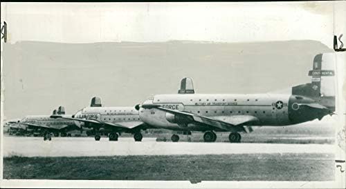 צילום וינטג 'של דאגלס C-74 גלוביימסטר, מטוסי תחבורה צבאית