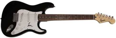 טיילור הוקינס חתם חתימה בגודל מלא פנדר שחור סטראטוקסטר גיטרה חשמלית ג 'יימס ספנס מכתב אותנטיות ג' יי. אס.