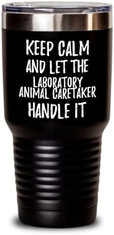 שמור על רגוע ותן למטפלת בבעלי חיים במעבדה להתמודד עם זה כוס מצחיק עמיתים לעבודה משרד מתנה גאג מבודד כוס עם