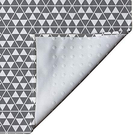 מגבת מחצלת יוגה גיאומטרית של אמבסון, דפוס חוזר של משולשים סימטריים מורכבים בגווני אפור גוונים