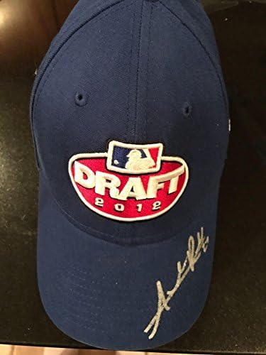 Chicago Cubs Phenom Addison Russell חתמה על כובע טיוט
