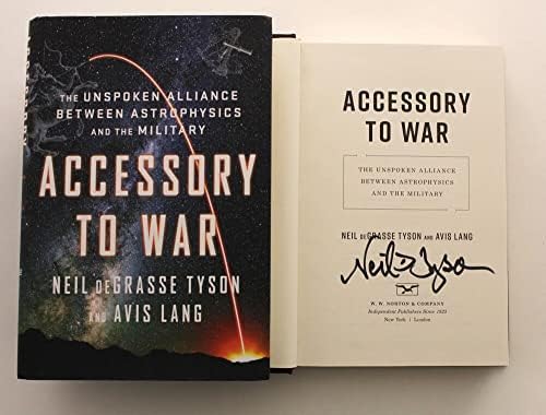 ניל דגראס טייסון חתום על חתימה חתימה על ספר מלחמה B - אסטרופיזיקאי ידוע בעולם, מנהל היידן פלנטריום, Startalk, Cosmos: