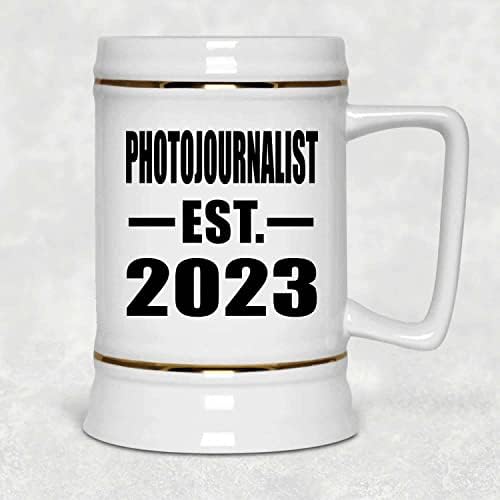 Designsify Photo -Journalist מבוסס est. 2023, 22oz Beer Stein Ceramic Tallard ספל עם ידית למקפיא, מתנות ליום הולדת