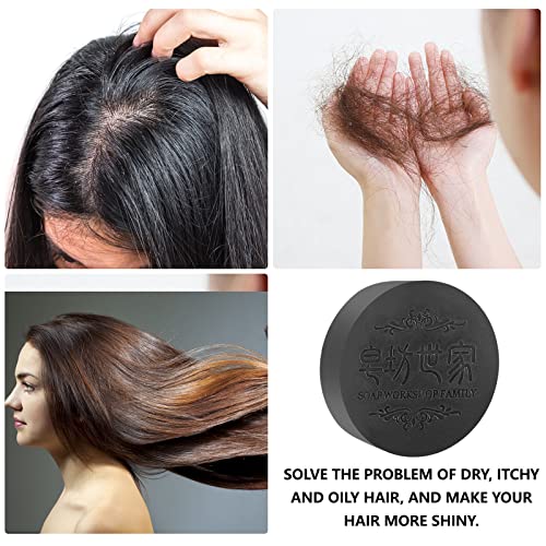 שיער שחור ועבה נפילה בבר שמפו מולטיפלורה, הוא שמפו תמצית, הוא שופך סבון שמפו, מנקה עמוק את השיער והקרקפת,