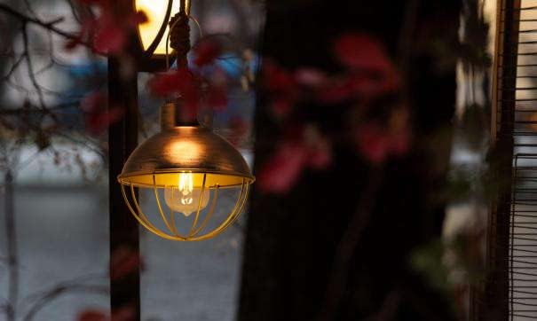 יאקי 4 חבילה שמש פנס תלייה עמיד למים חיצוני מתכת שמש מנורת עם חם לבן אור לקשט עבור חצר גן מסלול
